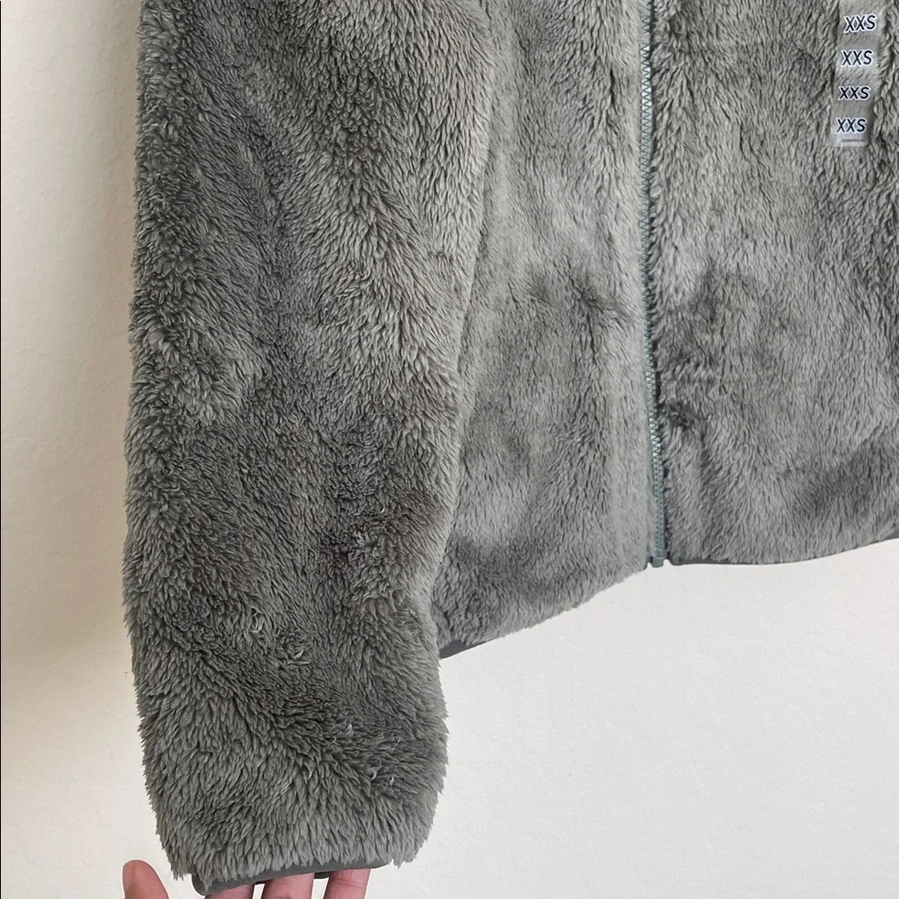 Olive Green Fluffy yarn fleece zip Uniqlo - Picture 5 of 5
